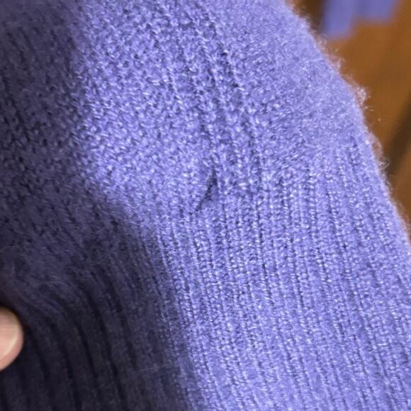 1901 Men’s Purple 100% Cashmere V-Neck Sweater Size M - Picture 5 of 5